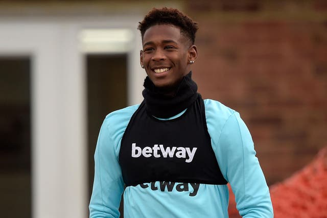 Reece Oxford has signed a new four-and-a-half year contract with West Ham