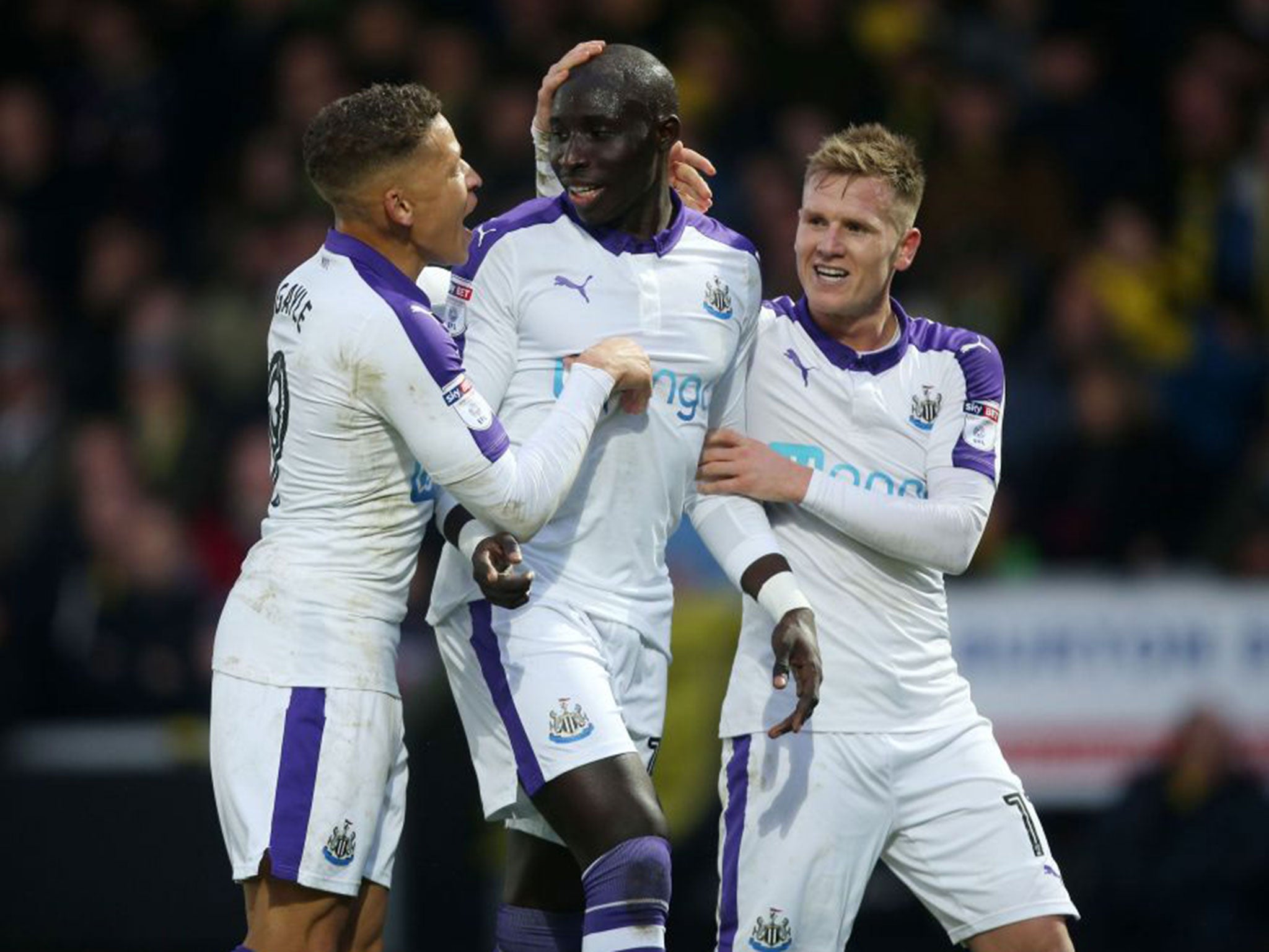 Mohamed Diame celebrates scoring the winning goal for Newcastle