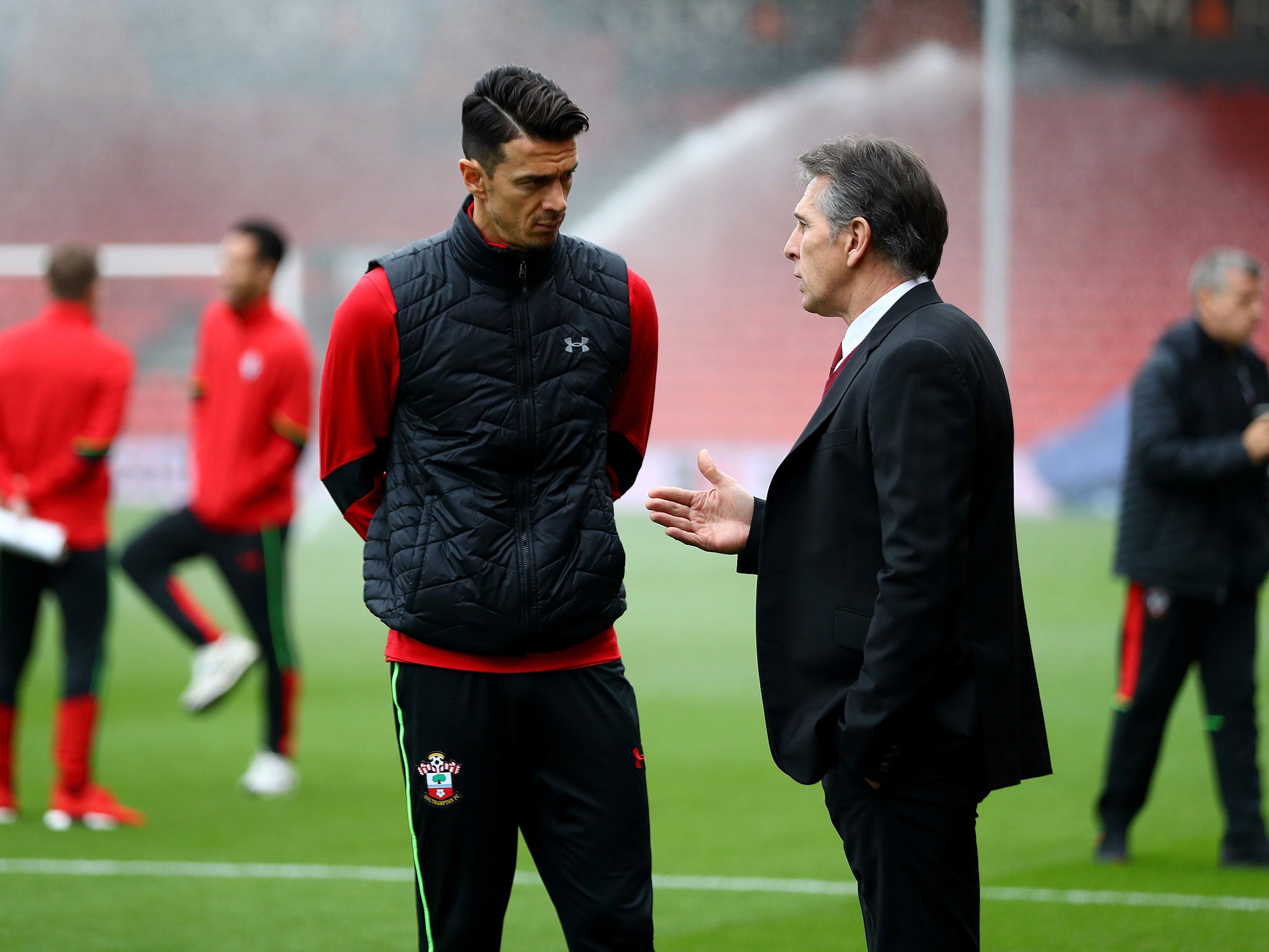 Claude Puel speaks with Jose Fonte before kick-off at Bournemouth