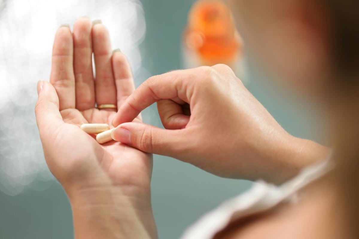 https://static.independent.co.uk/s3fs-public/thumbnails/image/2016/12/19/13/woman-taking-pills.jpg?width=1200&height=800&crop=1200:800