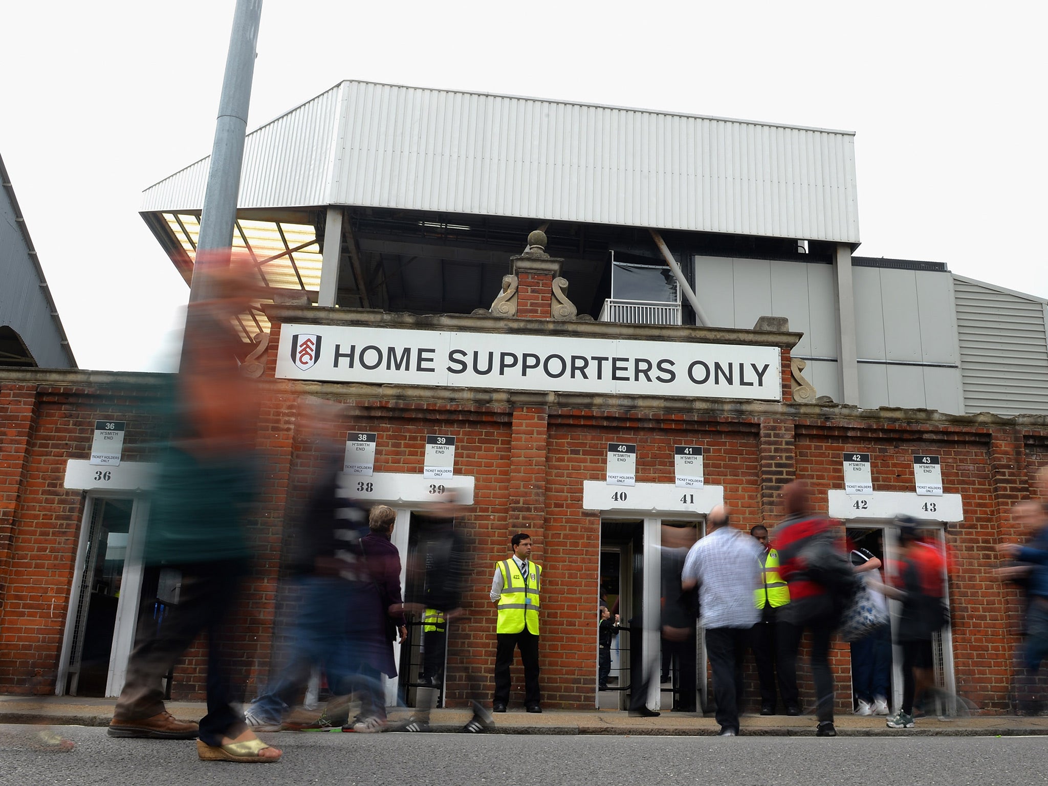 Fulham supporters travelling by train face a rush to make kick-off