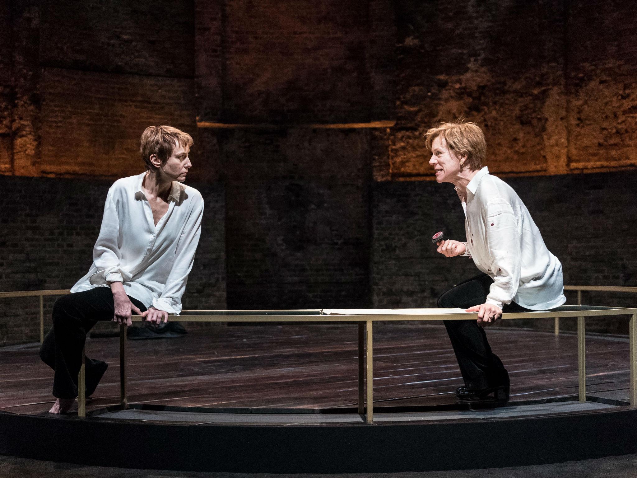 Lia Williams as Mary Stuart and Juliet Stevenson as Elizabeth I