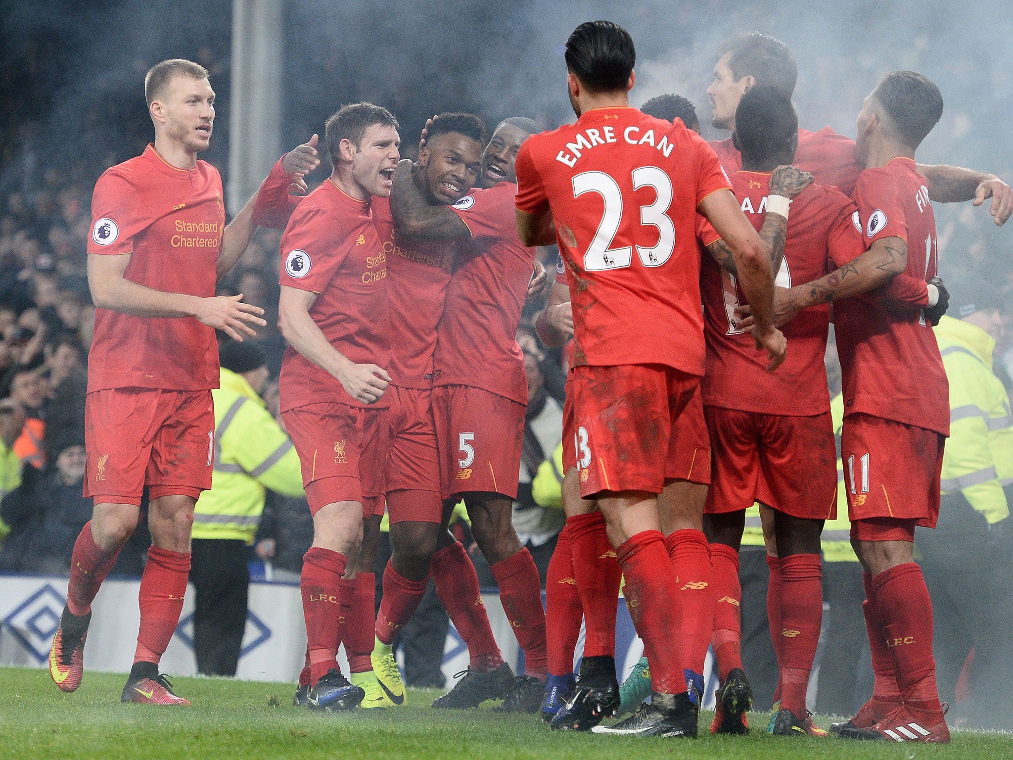 Liverpool's players celebrate after Mane's late winner