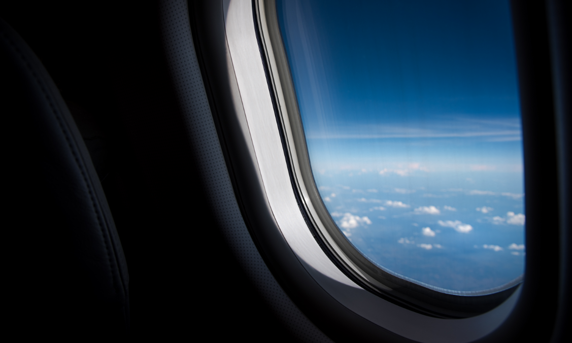 Why planes dim their lights at landing indy100 indy100