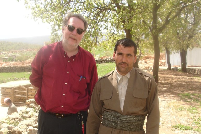 Gary Kent (left) with a Peshmerga soldier on a visit to Iraqi Kurdistan