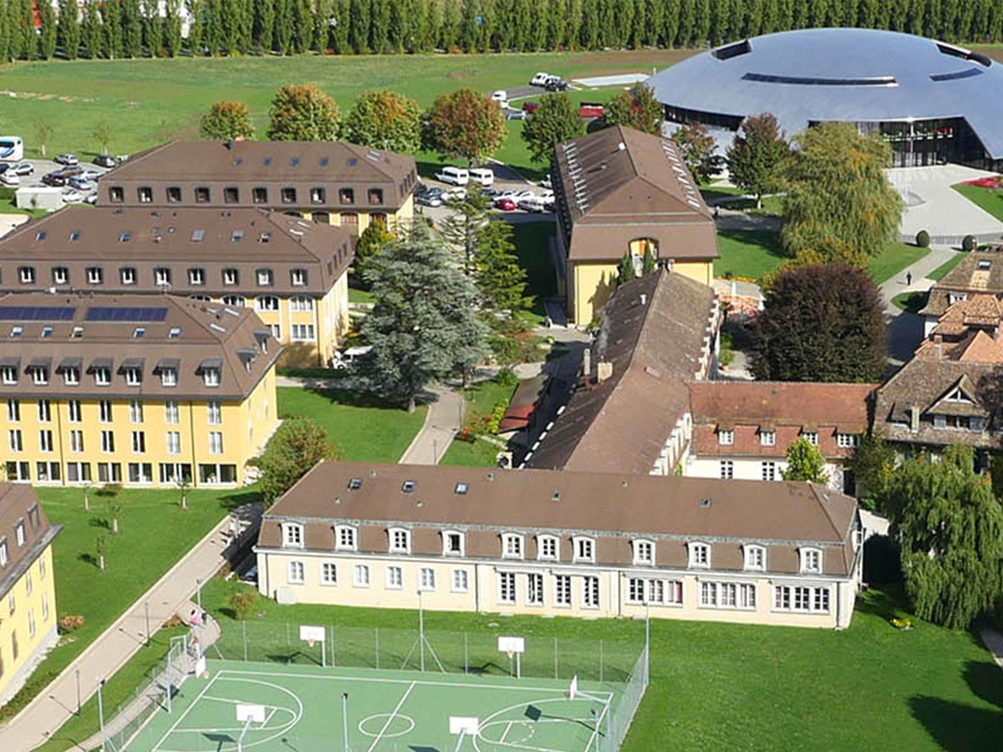 Топ 10 школ. Le Rosey, Швейцария. Le Rosey школа. T le Rosey школа в Швейцарии. Institut le Rosey - самая дорогая школа в мире.