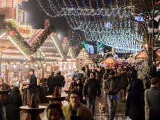 Crowds defy terror by returning to Berlin Christmas market