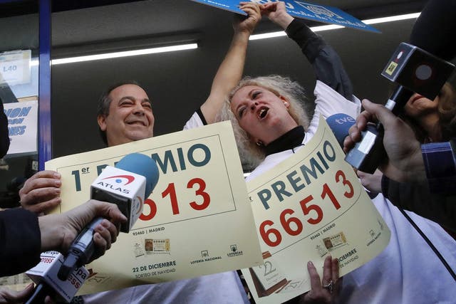 Owners of a lottery shop celebrate after selling the lottery ticket 66513 winner of the jackpot of El Gordo (The Fat One) lottery in Madrid, Spain, 22 December, 2016