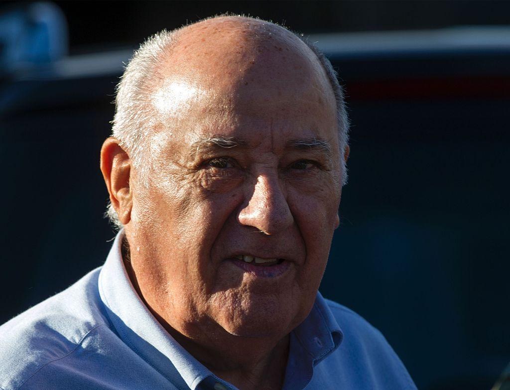 Amancio Ortega has been awarded the cash as part of his share of an overall €1.9bn dividend paid out by Zara’s parent Inditex