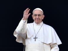 Pope Francis calls on politicians to do more to help refugees 