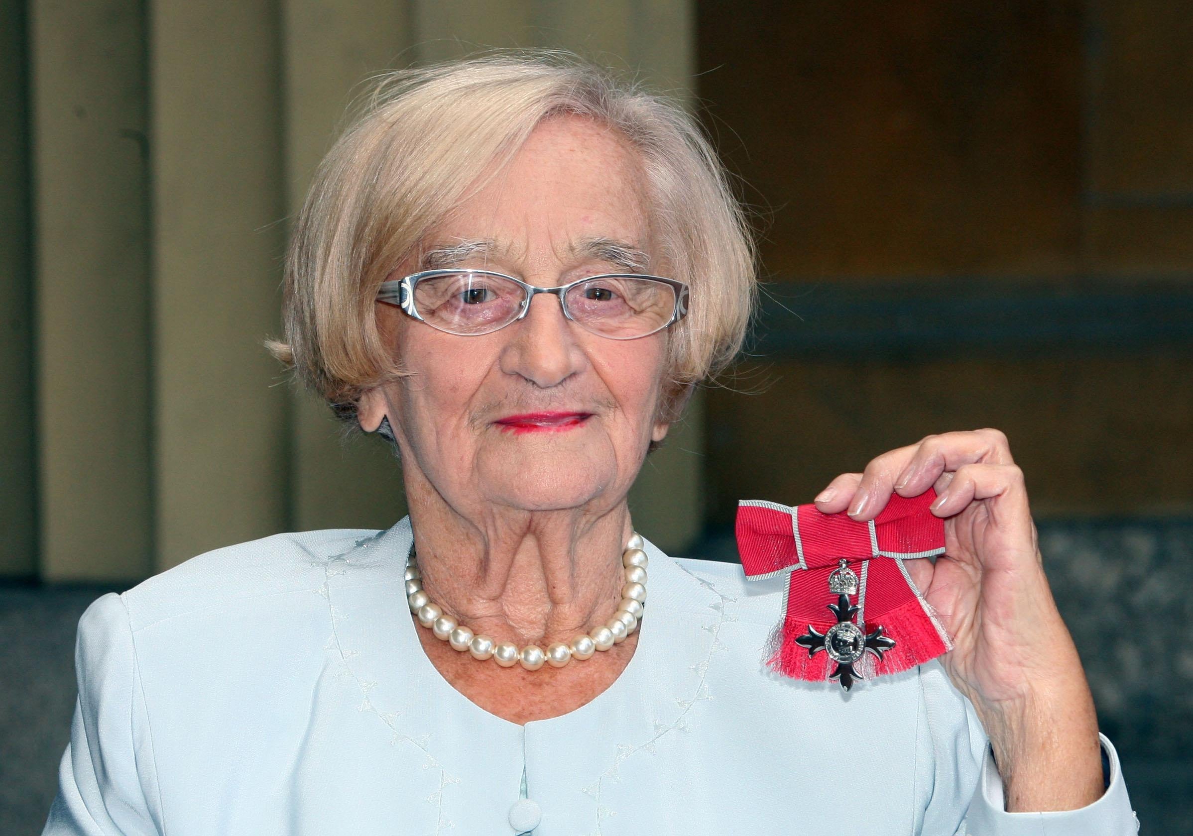 Liz Smith (actress) Liz Smith (actress)