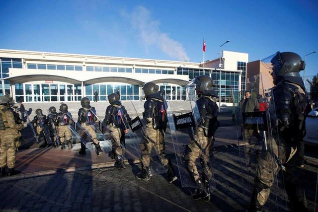 Armed soldiers outside of the courthouse in Istanbul