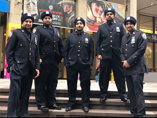 Sikh officers can now wear a turban with an NYPD badge