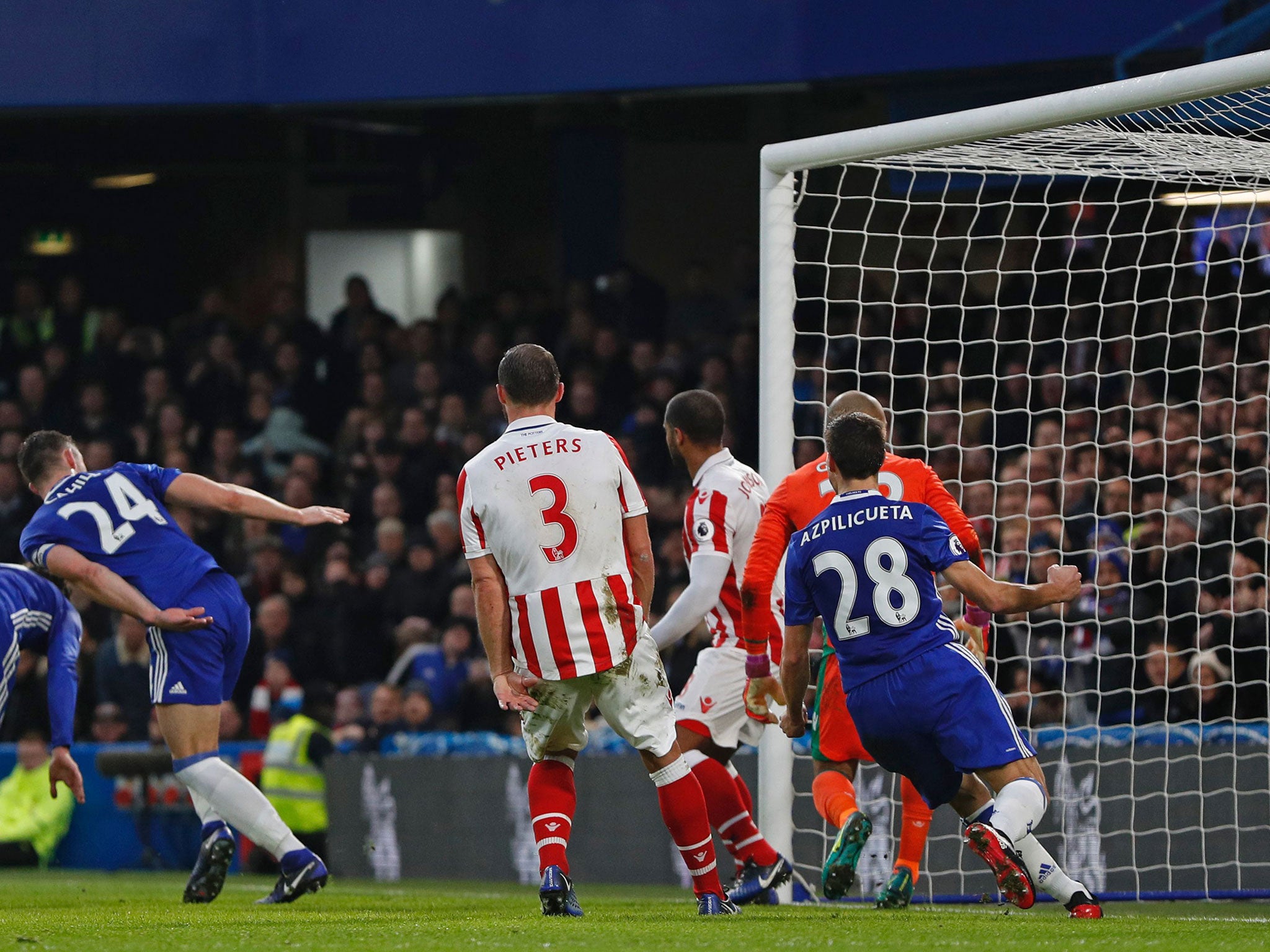 Gary Cahill heads Chelsea into the lead