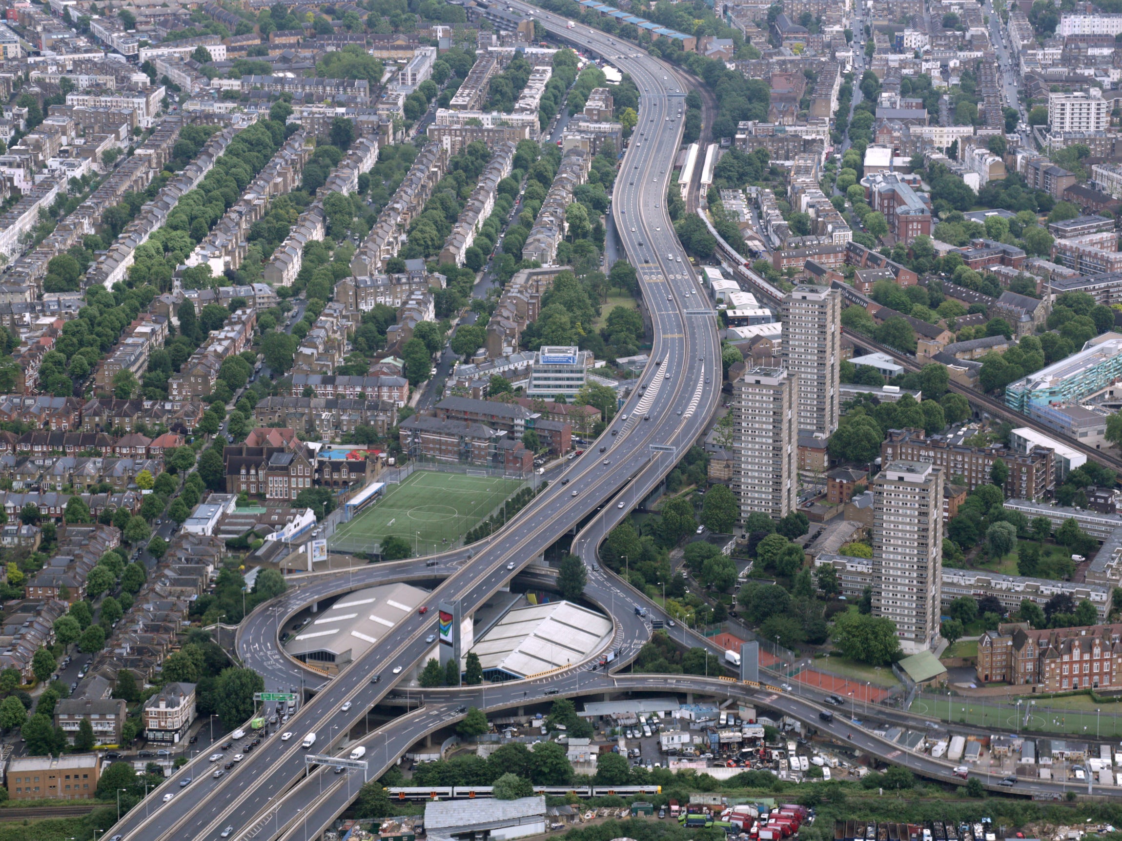 The M40 westway winds through west London residential housing, which could negatively impact residents’ health