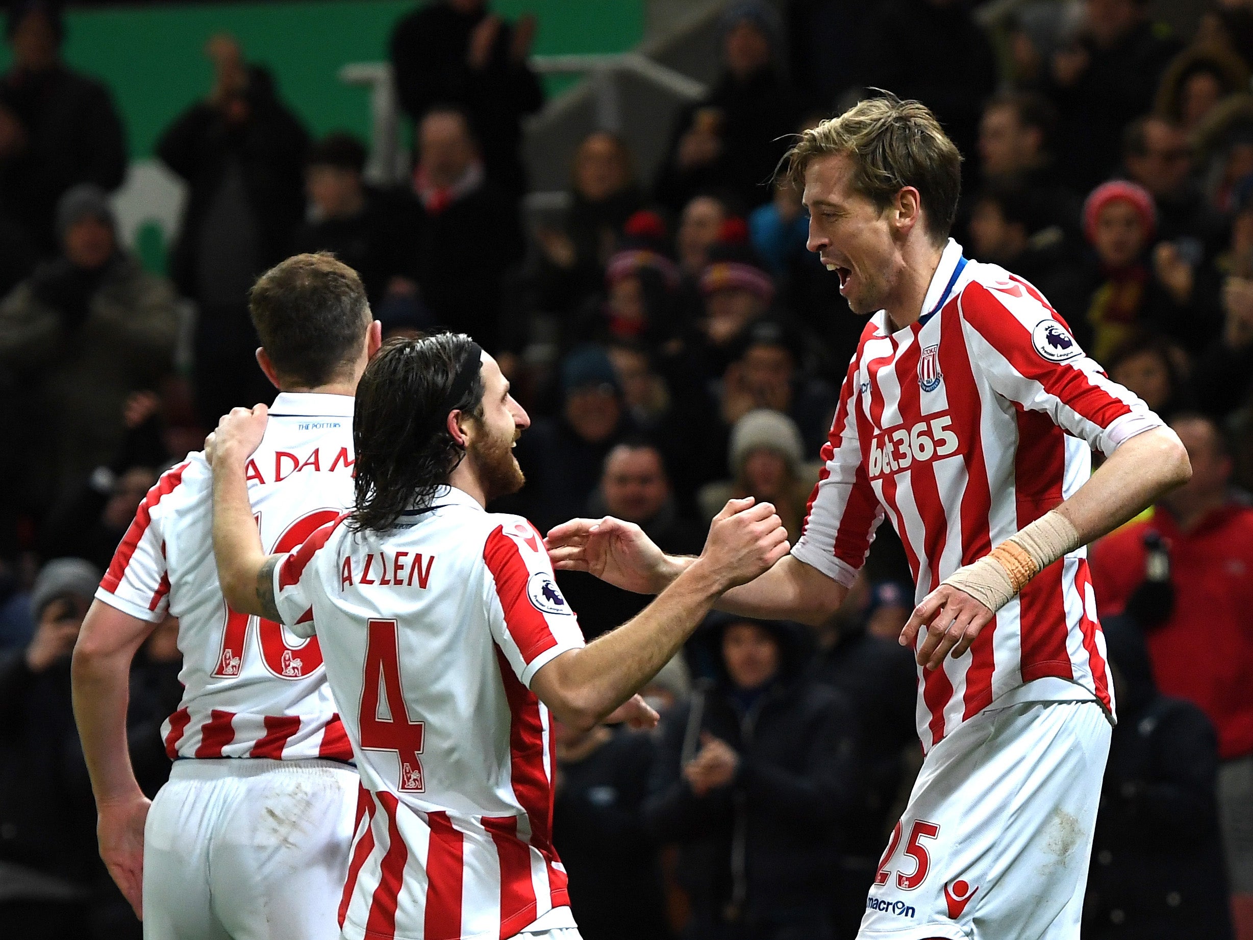 Crouch and Allen celebrate the three points