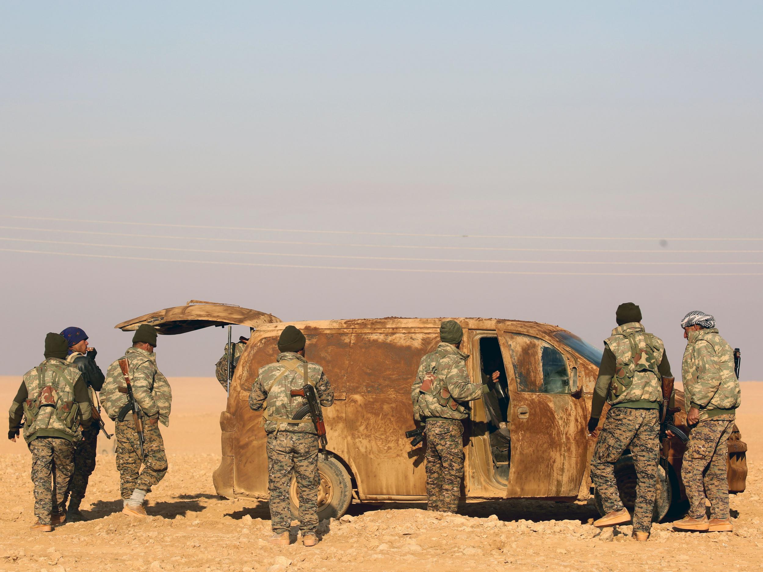 Fighters from the Kurdish-Arab alliance, known as the Syrian Democratic Forces, near the Syrian village of al-Naseem on the western outskirts of the Isis bastion of Raqqa
