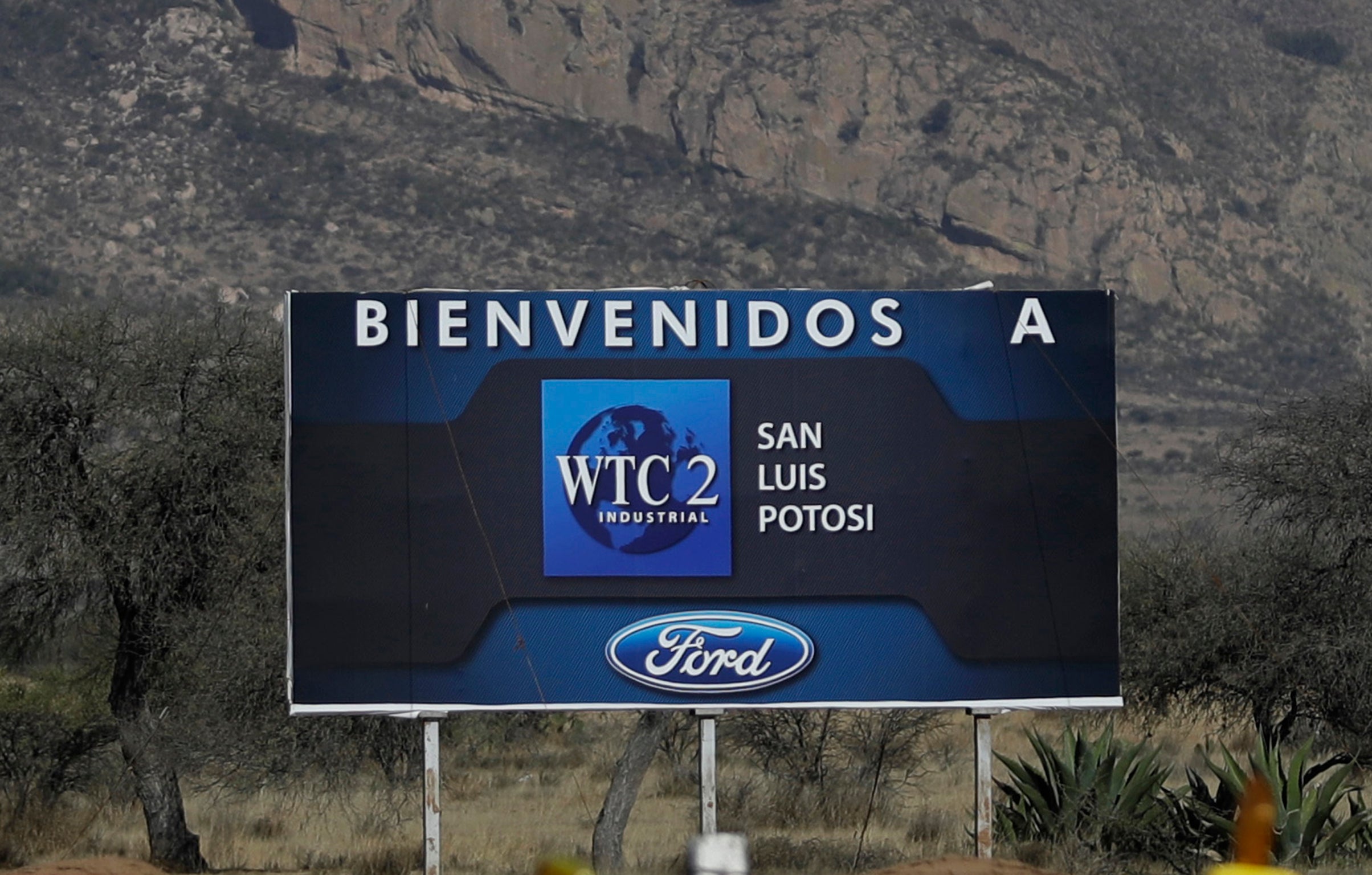 &#13; A sign welcoming Ford to the Mexican region of San Luis Potosi&#13;