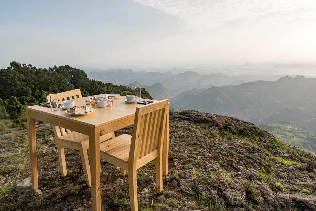 Breakfast with a view at Limalimo eco-lodge