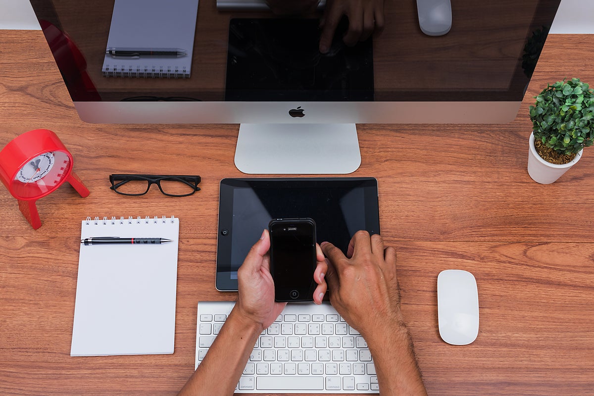 Why multitasking between devices is linked to poor memory, according to ...