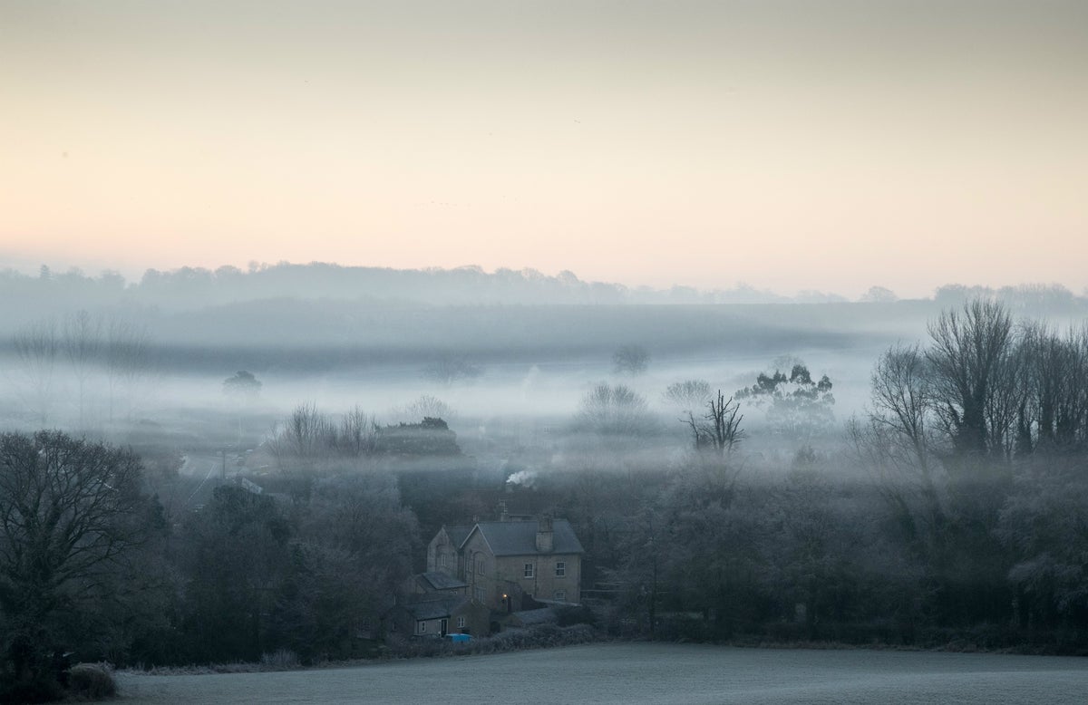 Met Office issues weekend weather warning as freezing fog to sweep UK
