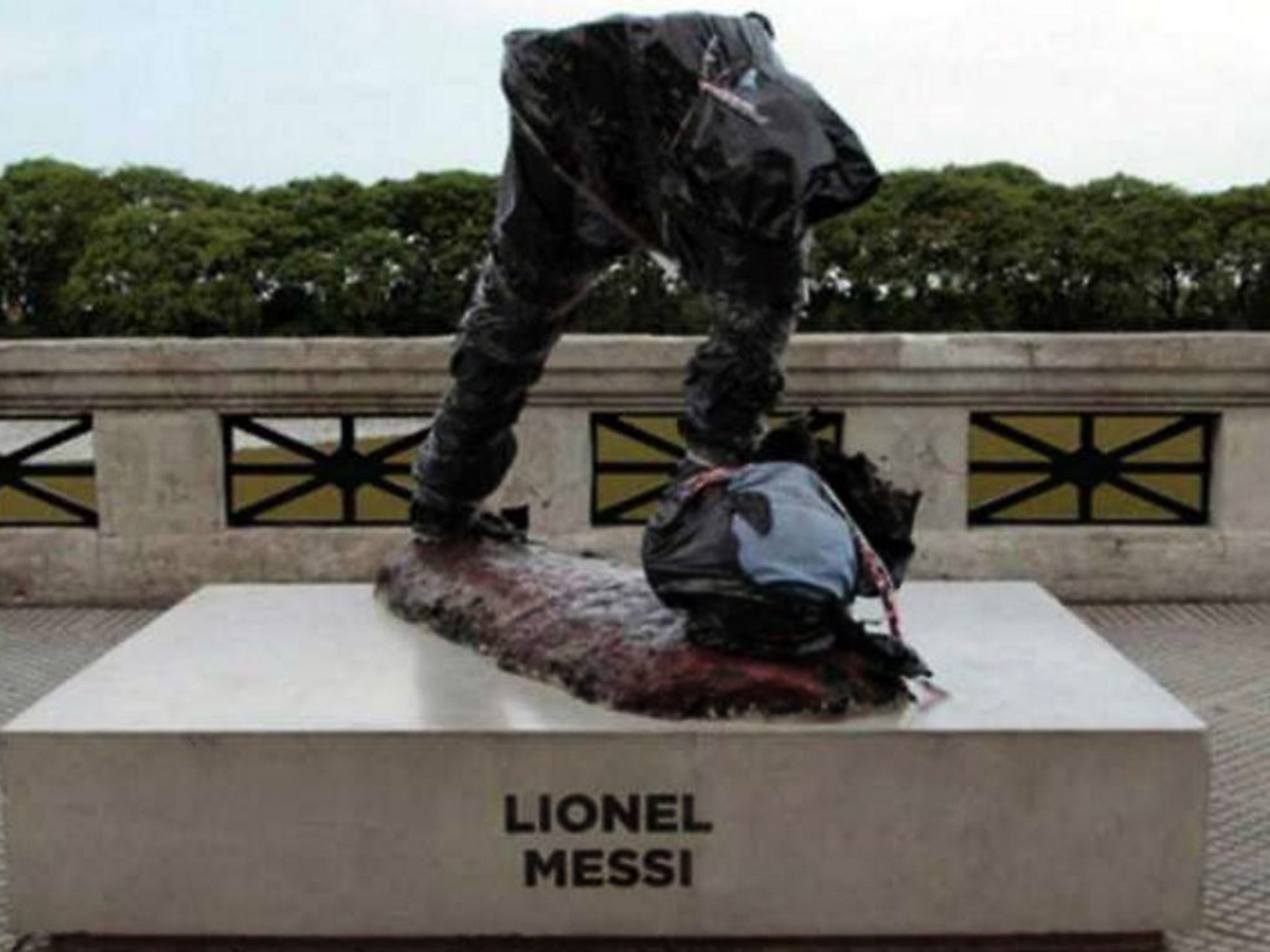 The statue of Lionel Messi after being vandalised