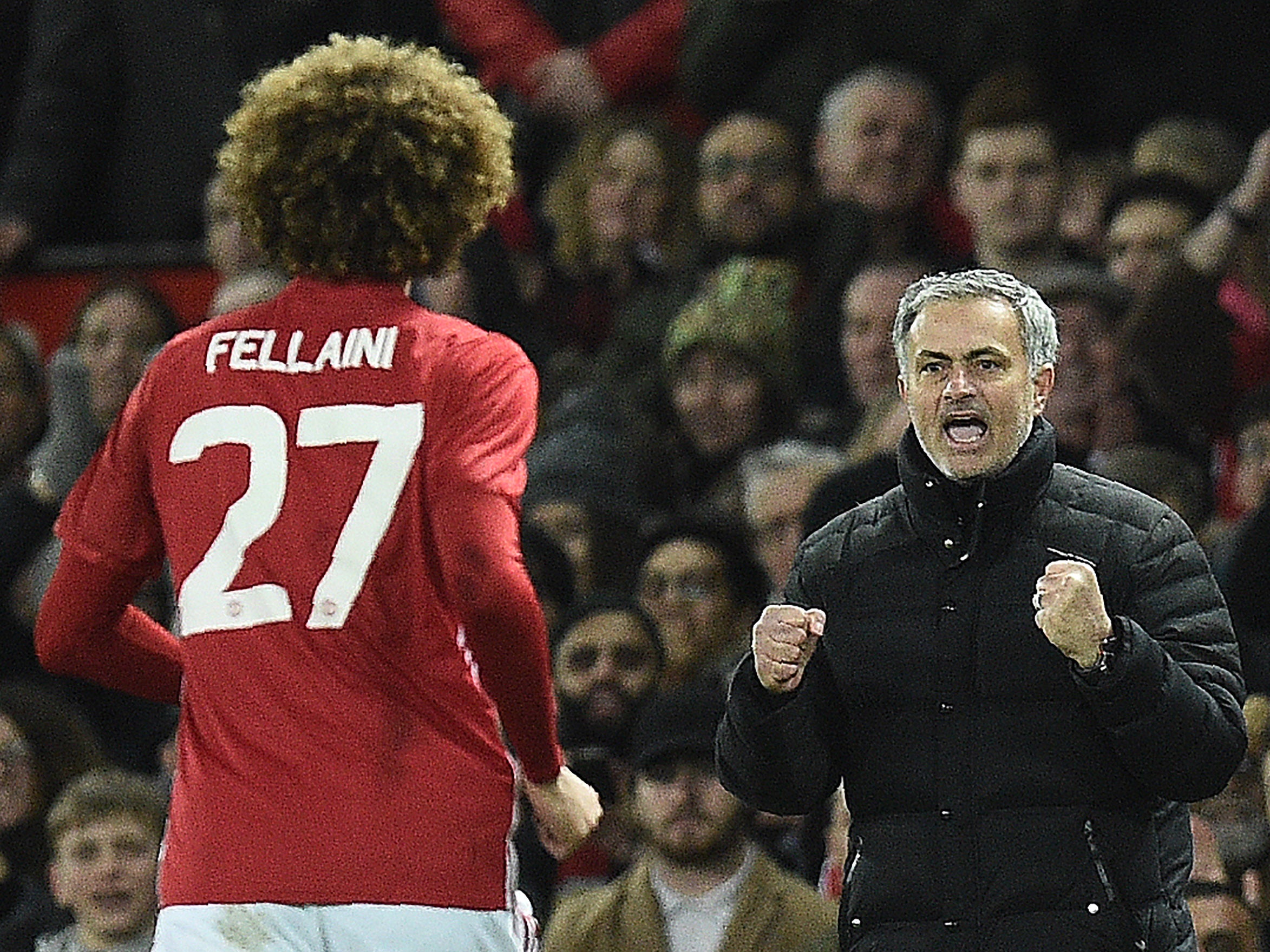 Mourinho celebrates Fellaini's late goal to put United 2-0 ahead