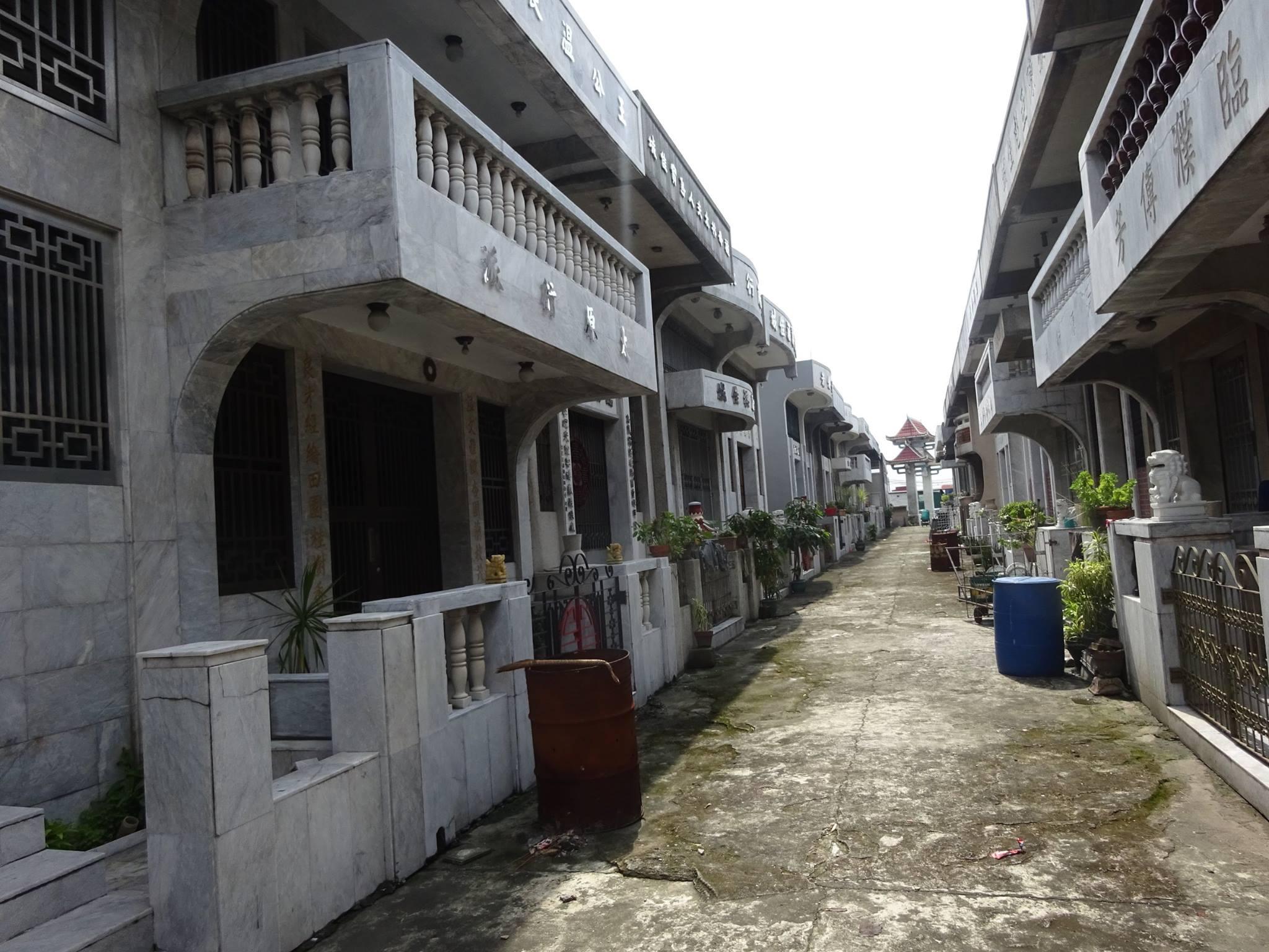 Mausoleums at Manila’s boggling Chinese Cemetery