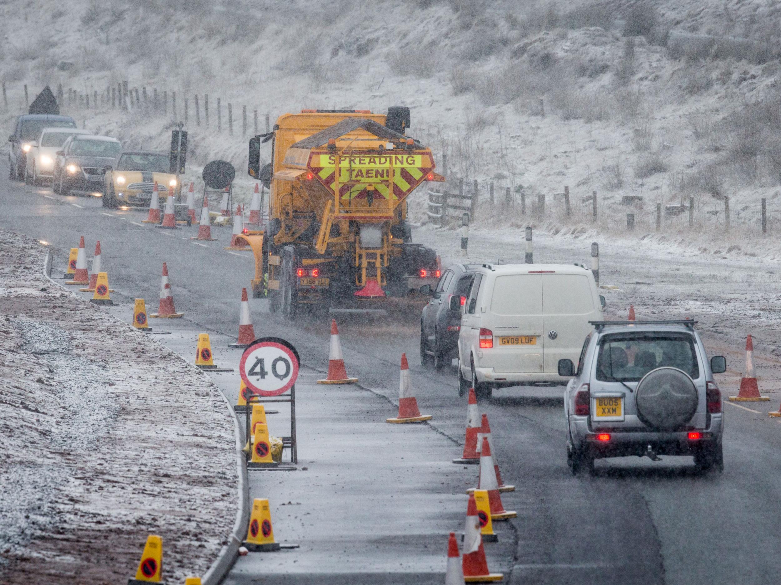 UK weather latest: Snow continuing to delay flights, close schools and cause travel woes