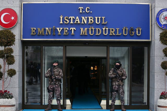 Turkish police officers stand guard at Istanbul's headquarters following a news conference regarding the arrest of a suspect of New Year's nightclub attack, in Istanbul