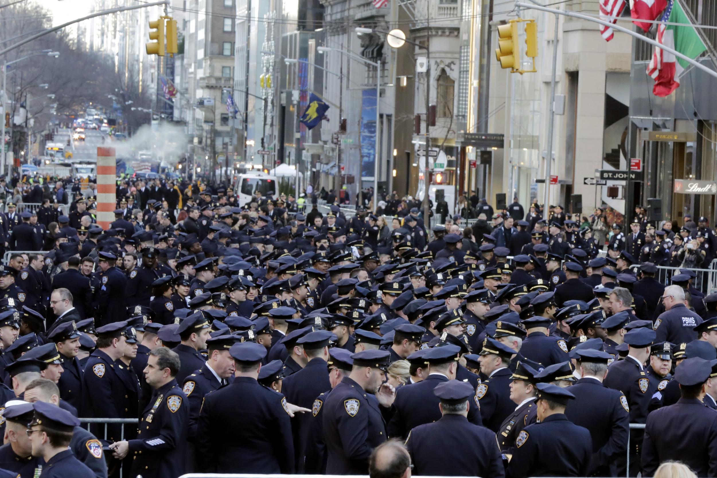 &#13;
Would shoppers be tempted to navigate this crowd? &#13;