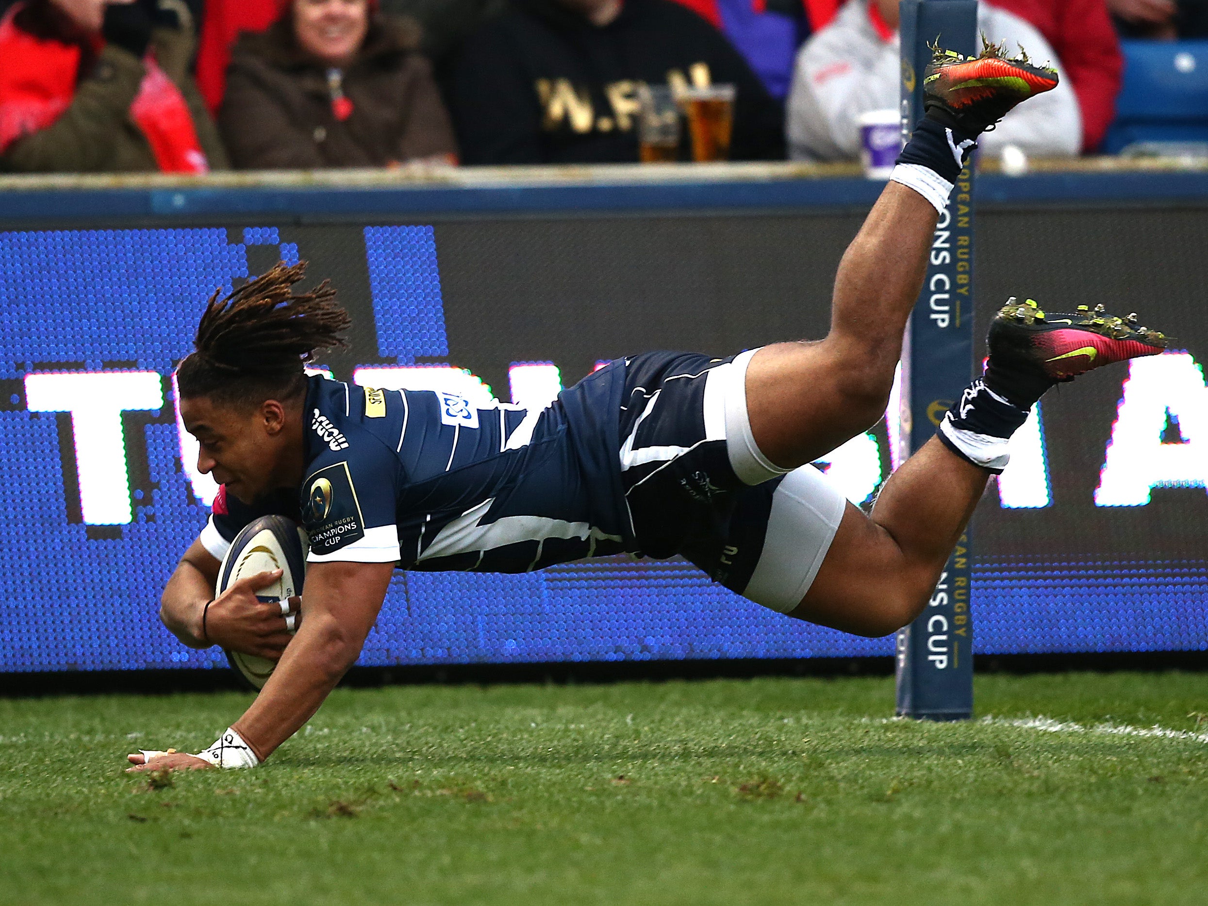 Paolo Odogwu touches down for the Sharks