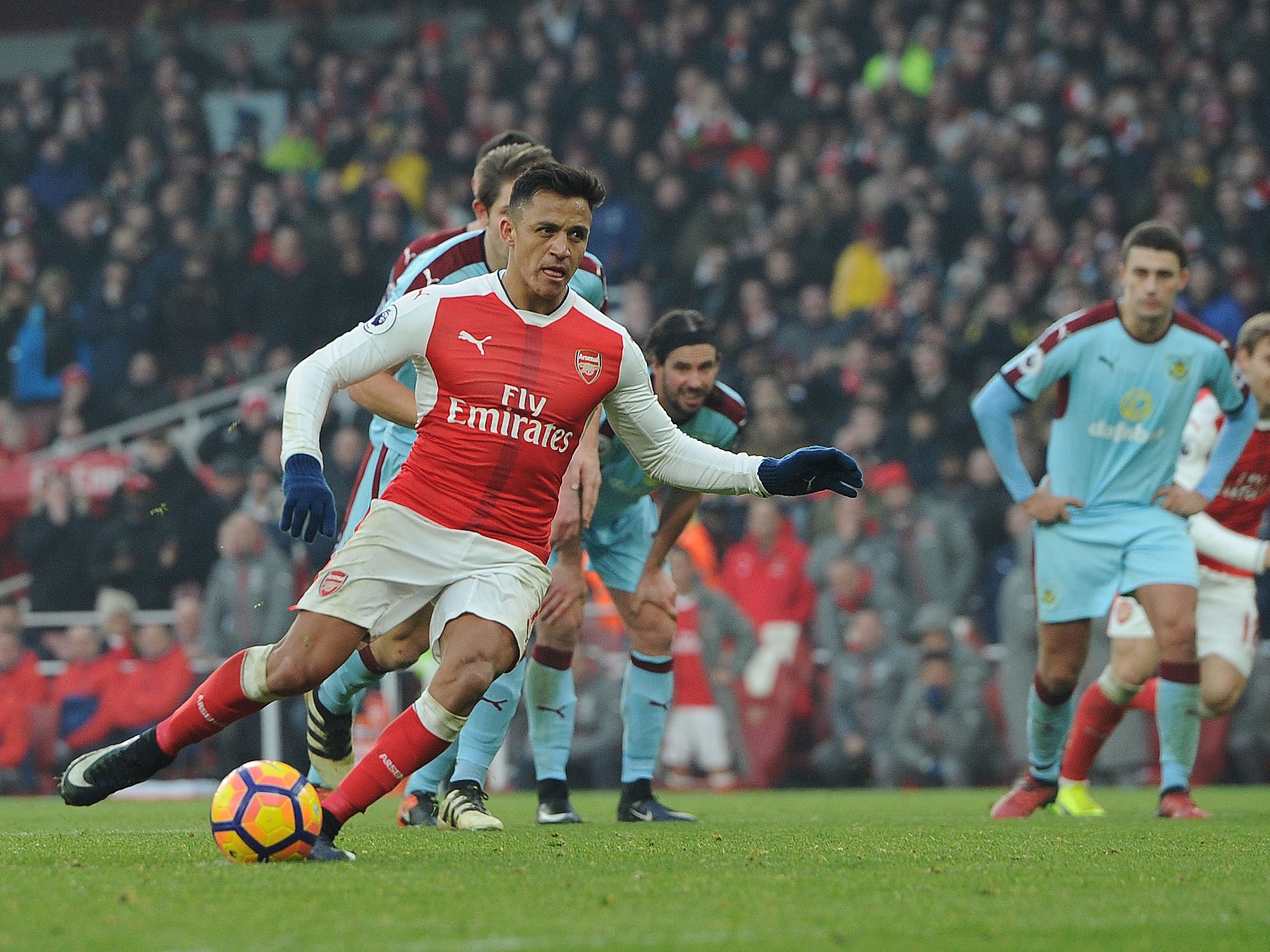 &#13;
Sanchez converted from the spot deep into stoppage time for Arsenal &#13;