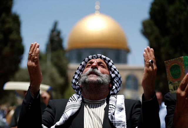  A Palestinian Muslim worshipper prays in front of the Dome of the Rock in Jerusalem's al-Aqsa mosque compound prior to the third Friday prayers of the holy Muslim fasting month of Ramadan on June 24, 2016