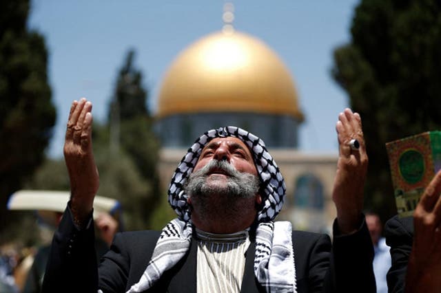  A Palestinian Muslim worshipper prays in front of the Dome of the Rock in Jerusalem's al-Aqsa mosque compound prior to the third Friday prayers of the holy Muslim fasting month of Ramadan on June 24, 2016