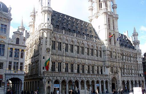 The Gothic town hall on Grand Place (Wikimedia Commons)