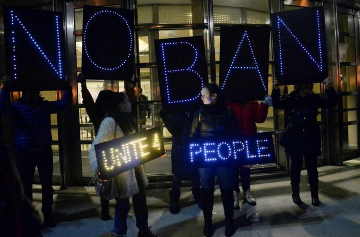 People outside a court house in New York on Sunday protest against Trump’s travel order