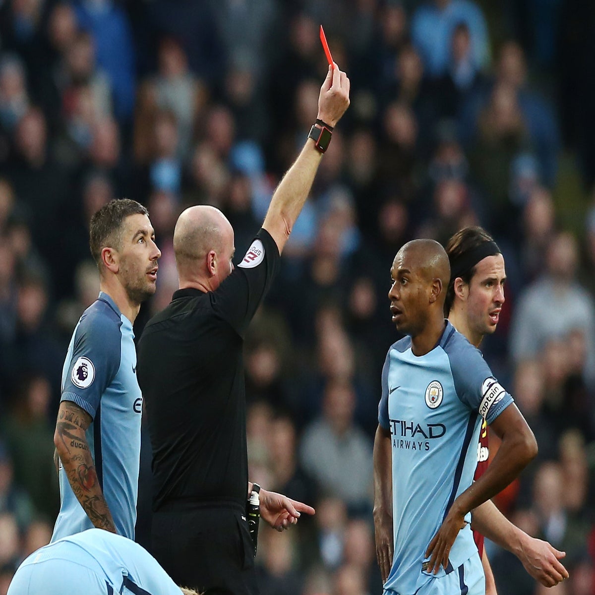 Pep Guardiola defends 'nice guy' Fernandinho as Manchester City midfielder  returns from third ban, The Independent