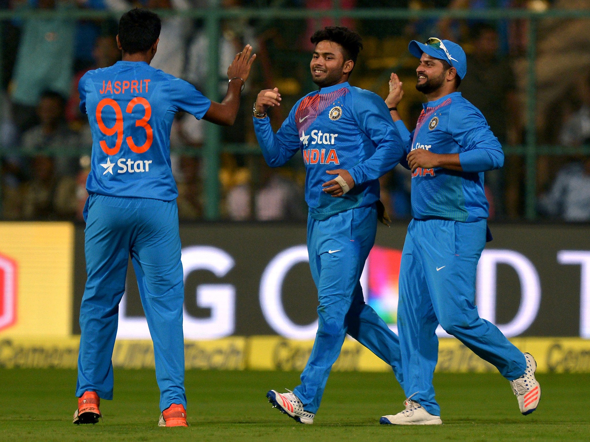 Rishab Pant celebrates with team-mates following the catch dismissal of Eoin Morgan