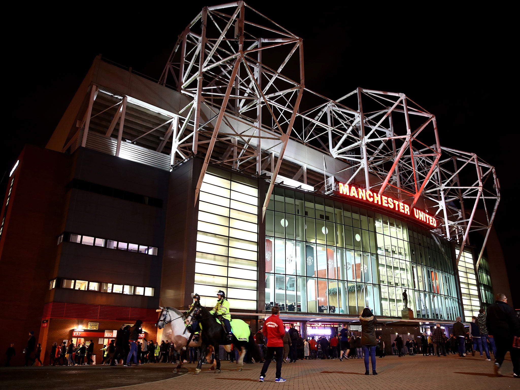 Manchester United entertain Hull at Old Trafford