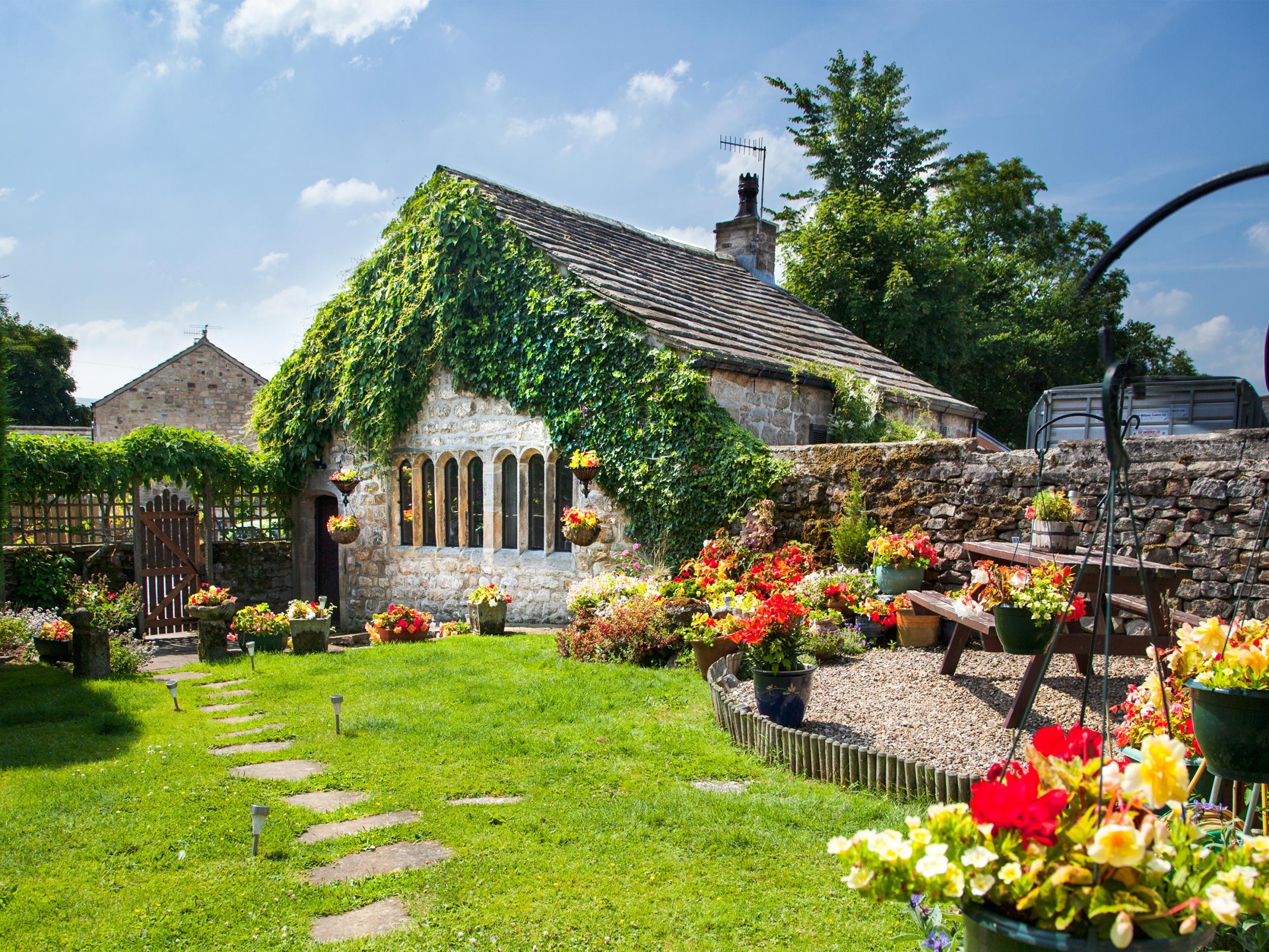 Monks Cottage in the Yorkshire Dales has a secured garden, great for dogs