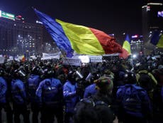 Thousands join protests as Romania decriminalises corruption