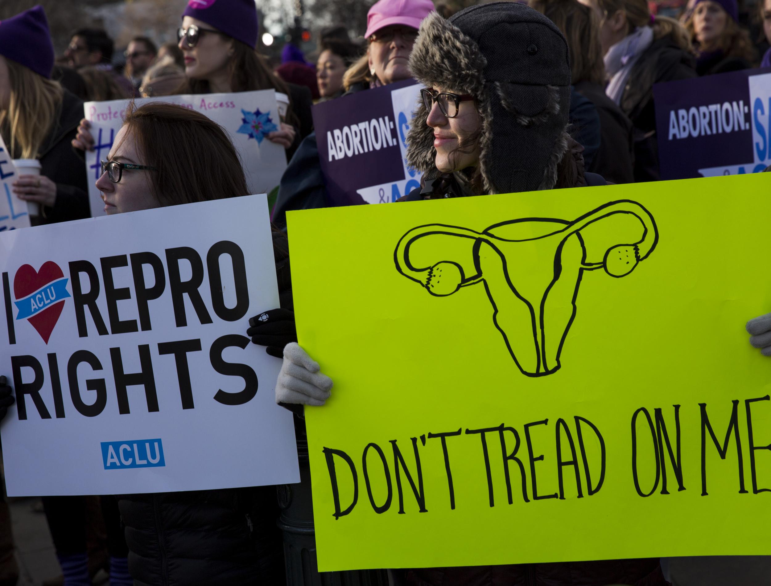 Protesters campaign in defense of abortion rights