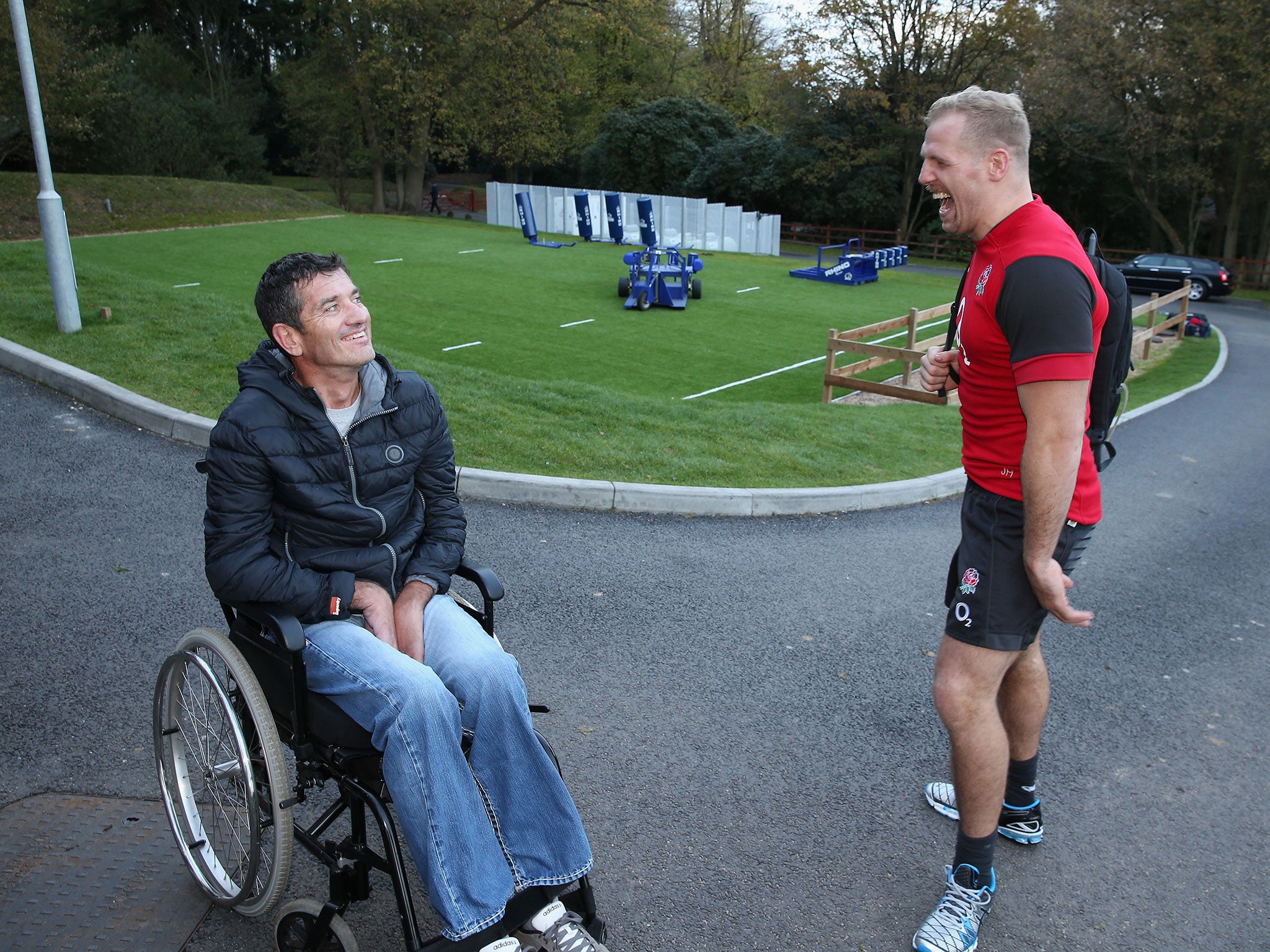 Van der Westhuizen was met members of the current England squad during a visit in 2014