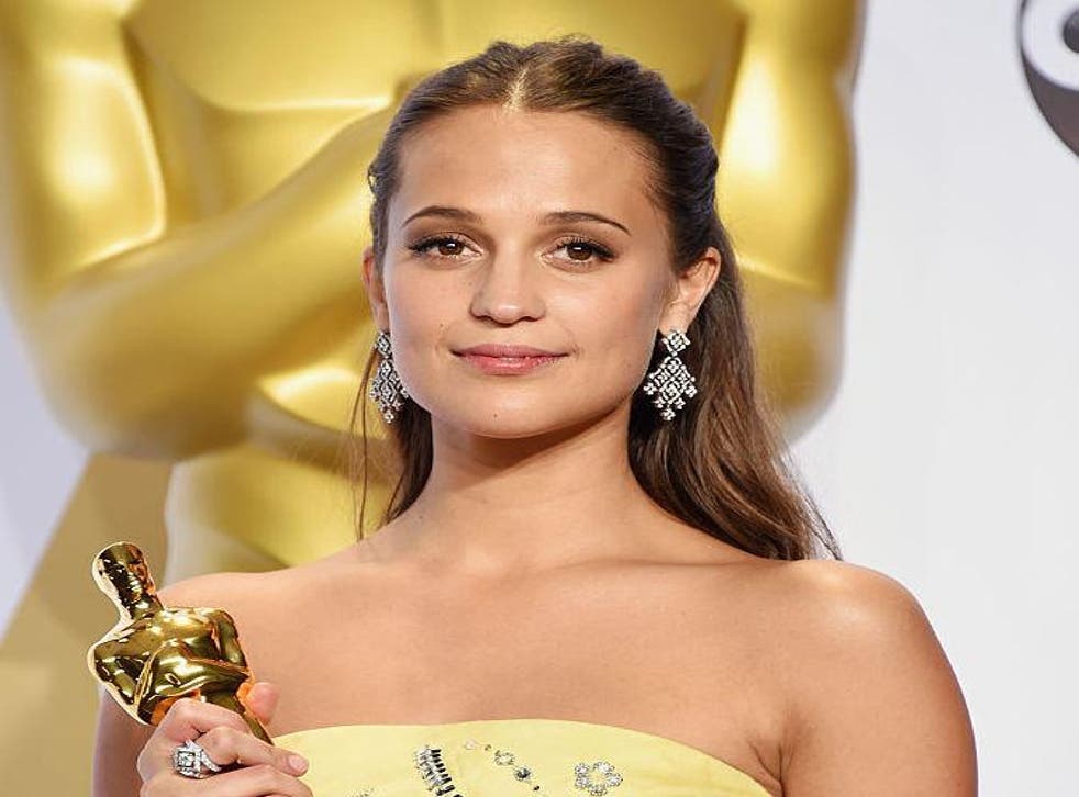 Alicia Vikander with her Oscar for Best Supporting Actress, for her role in The Danish Girl