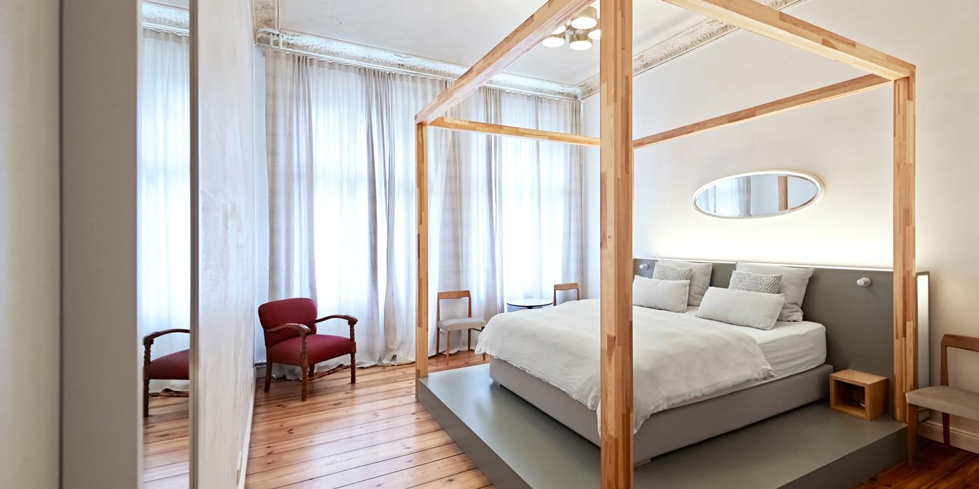 The four-poster bed in Linnen's minimalist Room 1