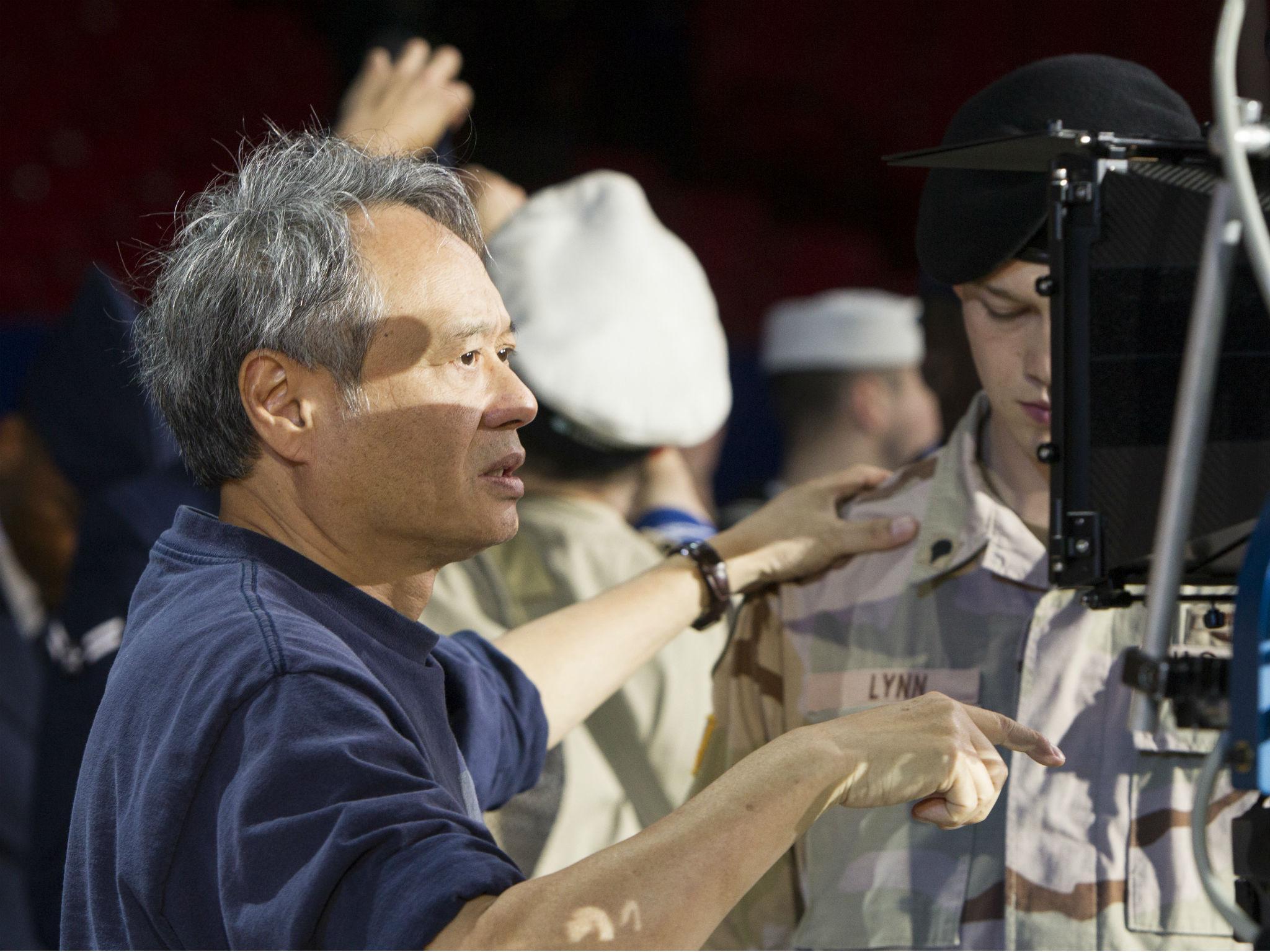 Director Ang Lee on set with Joe Alwyn (Billy Lynn) in 'Billy Lynn's Halftime Walk'