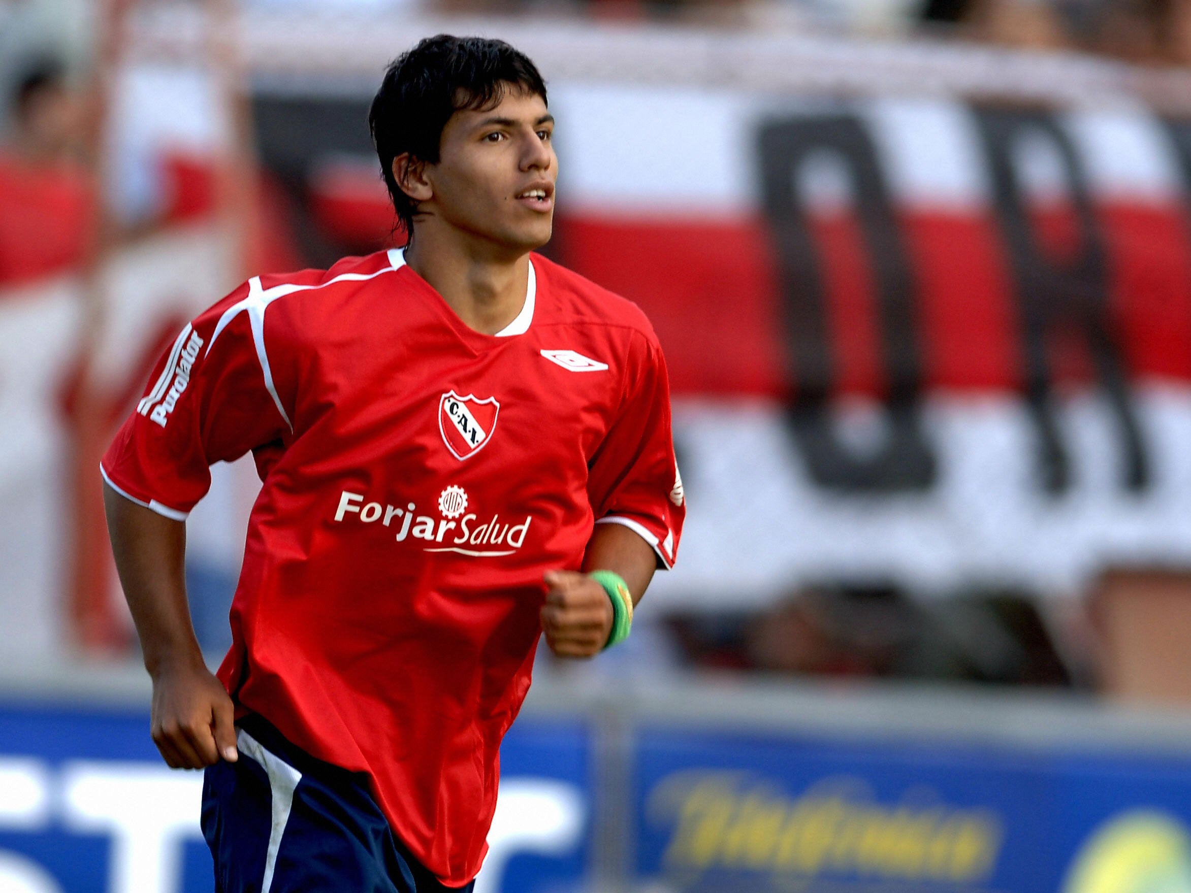 Sergio Aguero in action for Independiente in 2006