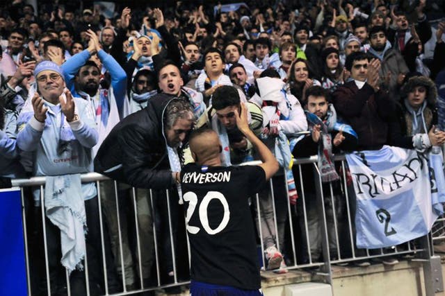 Deyverson Silva consoles Celta Vigo fans after Alaves' semi-final victory