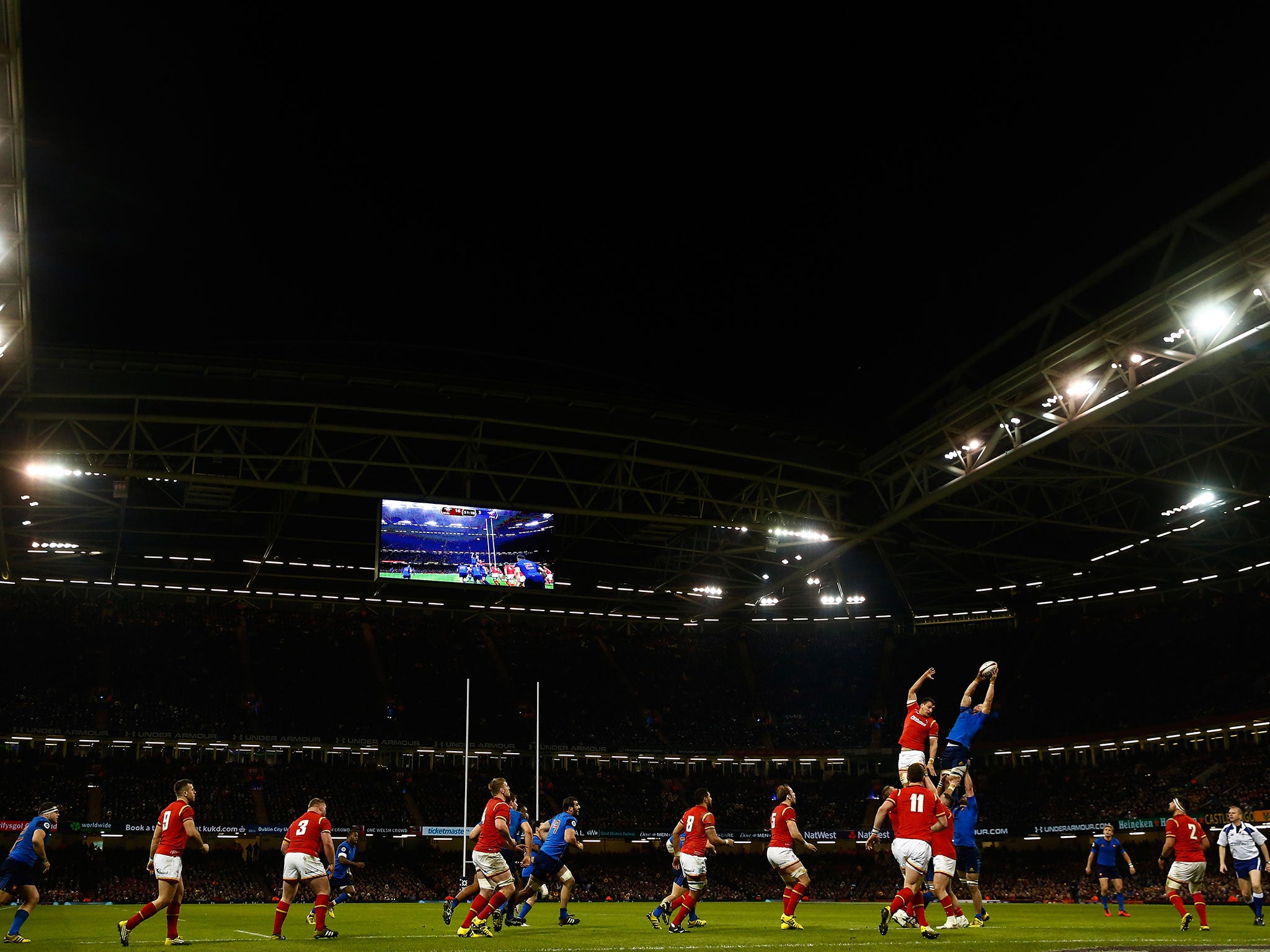 The roof at the Principality Stadium looks set to remain open for Saturday's clash
